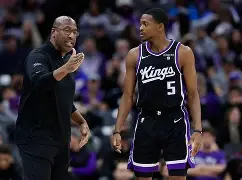 勇士NBA战胜萨克拉门托国王库里关键三分(两天后,金州勇士将在主场迎来萨克拉门托国王,这将是)